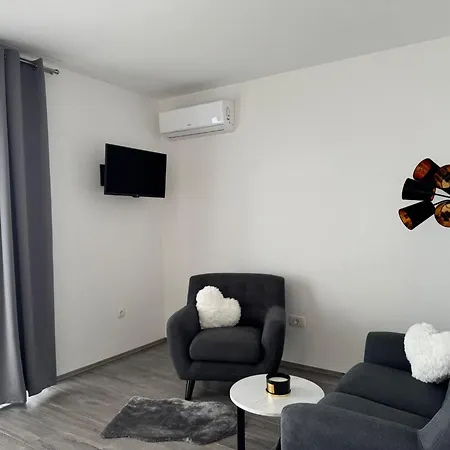 Orada Apartment *