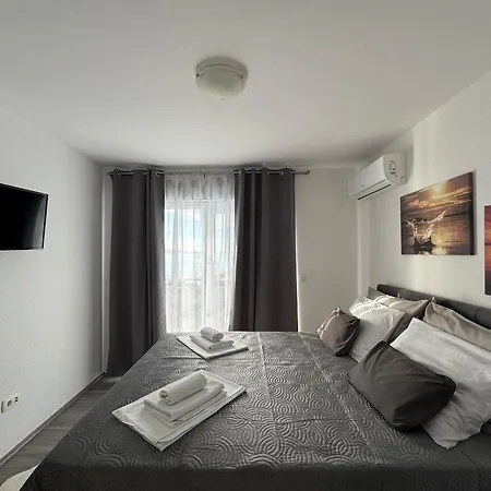 Apartment Orada *