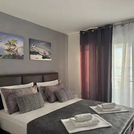 Orada Apartment *